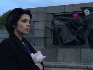 Pussy Riot ''маскираха'' Паметника на съветската армия