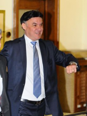 Шест патрулки  бдят над офиса на БФС