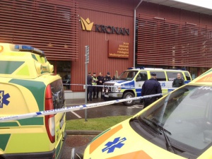 Един убит при нападение с меч в шведско училище
