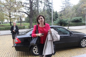 Бъчварова в парламента: Стреляно е по Петров