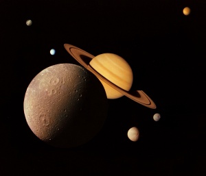 Учени разкриват какви са струите от луната на Сатурн