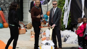 Семейство Обама посрещна гости по случай Хелоуин