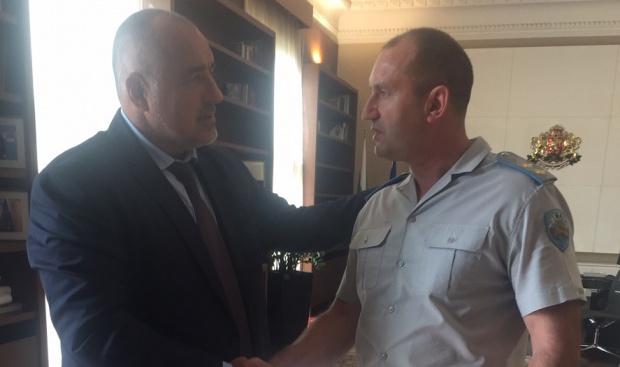 Обрат: След разговор с Борисов генерал-майор Румен Радев оттегля оставката си