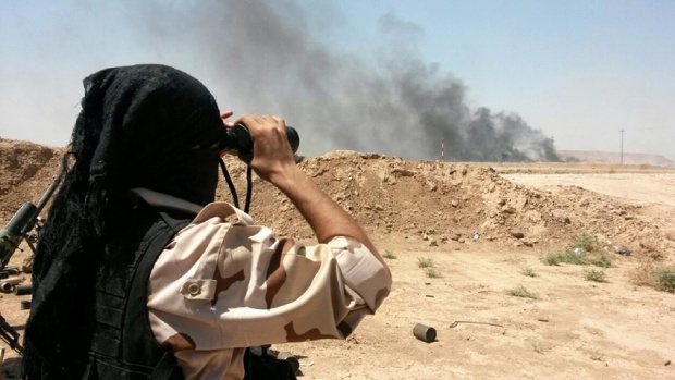 Смут сред терористите от ИД, евакуират семействата си в Ирак