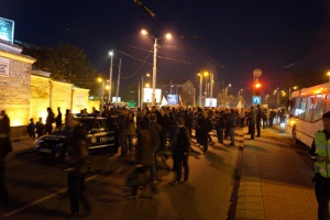 Полицаи блокираха едното платно на „Тракия”, блокади има в цялата страна