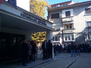 Полицаи обсадиха областната дирекция на МВР в Пловдив