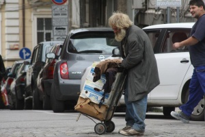Бездомни хора във Враца ще получават помощ от БЧК