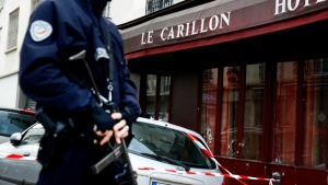 Сирийски и френски граждани са сред атентаторите в Париж