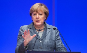 Меркел: Не бива да се прави връзка между атаките в Париж и бежанците