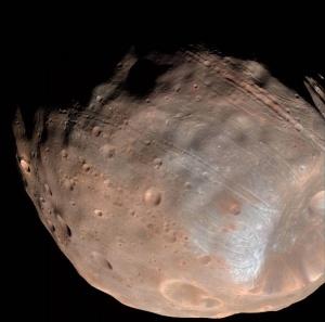 Учени: Луната на Марс, Фобос, вероятно се разпада
