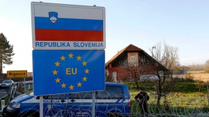 Словенските полицаи също стачкуват, искат 35% увеличение на заплатите