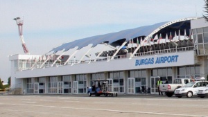 Полски самолет кацна принудително в Бургас след сигнал за бомба