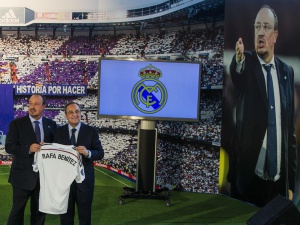 Рафаел Бенитес изненадващо остава начело на Реал