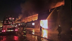 Пожар в дърводелски цех блокира три квартала в столицата