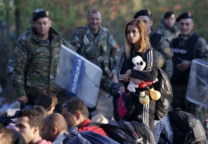 Напрежение между мигранти и полиция на гръцко-македонската граница