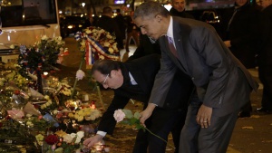 Обама отдаде почит пред жертвите на атентатите в Париж