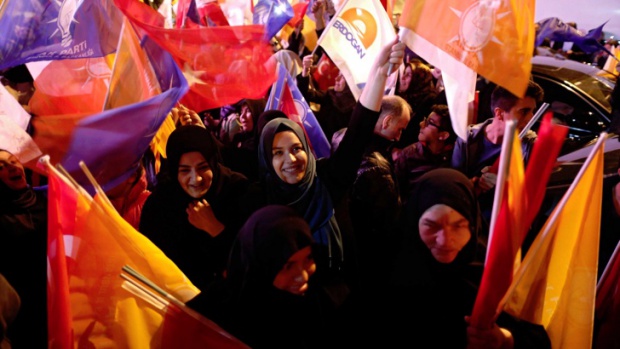 Партията на Ердоган спечели 49,3% от вота в Турция