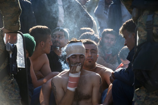Мигранти зашиха устните си в знак на протест в Македония