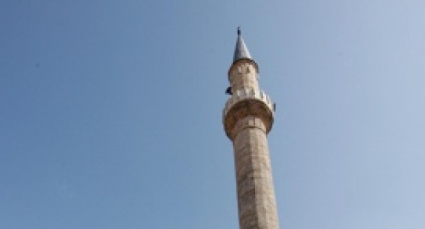 Албания гъмжи от незаконни джамии