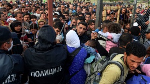 Мигранти се опитаха да нахлуят в Македония