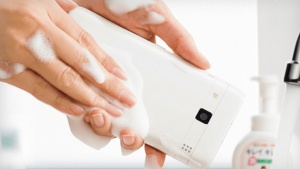 Сензация на японския пазар: миещи се смартфони