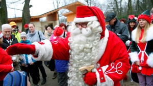 Данъчни глобиха унгарски Дядо Коледа