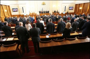 Депутатите почетоха паметта на Димитър Попов