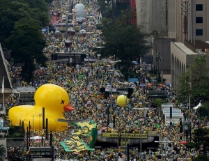 Масови протести искат отстраняване на Дилма Русеф