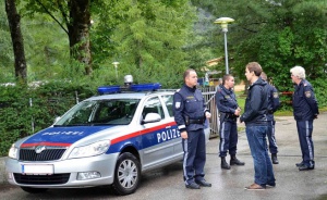 Австрийската полиция арестува заподозряни в парижките атентати мъже