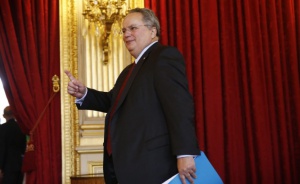 Външните министри на Македония и Гърция се срещат в Атина