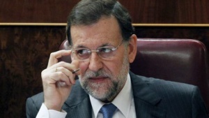 Младежът, ударил испанския премиер, е от рода на жена му
