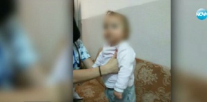 Майка изостави 11-месечно бебе на улицата