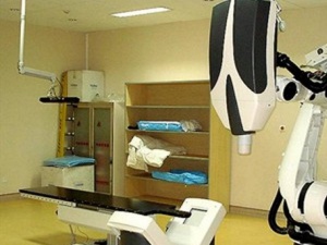 Пет апарата за радиохирургия разпределят в болници в страната