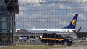 Евакуираха летището във Варшава, подаден е сигнал за бомба