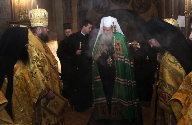 Митрополит Иларион подари премиерен концерт на патриарх Неофит