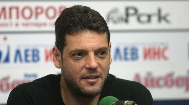 Пламен Константинов остава треньор на България до 2018