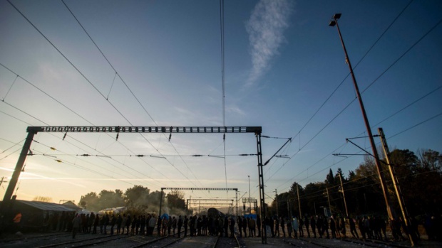 Отвориха железопътна линия между Гърция и Македония с нов наплив на мигранти