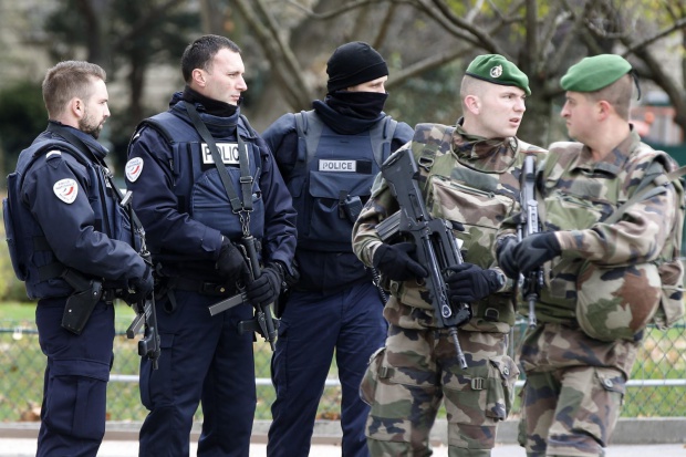 Швейцарската полиция е по следите на замесени в трагедията в Париж