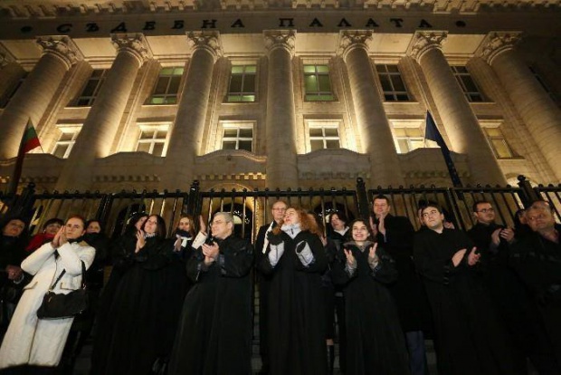 Марш за правосъдие преди гласуването на конституционните промени в парламента