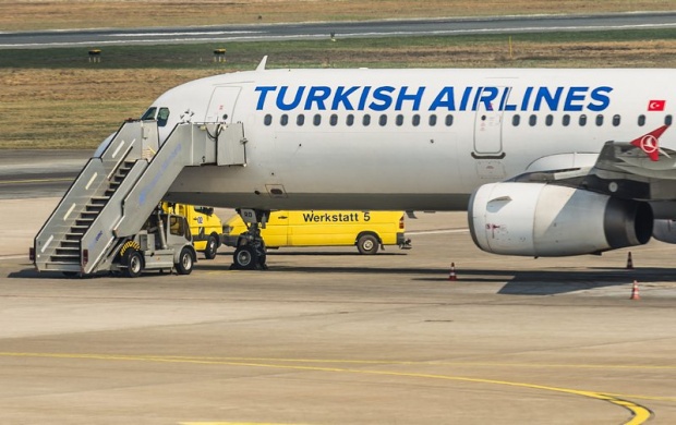Двама пострадали при взрив на летището в Истанбул