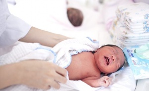 Първите бебета в София са момченца