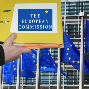 Еврочиновниците си вдигат заплатите, работата им нараствала