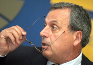 Данев: Честите законови промени създават несигурност в бизнеса