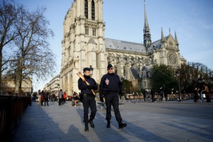 Арестуваха мъж в Париж за опит за атентат