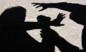 Повдигат обвинение на побойницата, шамаросала учителка пред децата