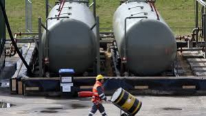 WSJ: Сривът на цените води към фалит американски петролни компании