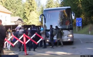 Недоволен кмет изпрати автобус с бежанци в канцеларията на Ангела Меркел