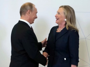 Хилари Клинтън: Путин е като ''хулиган'', с него трябва да отстоявате своето