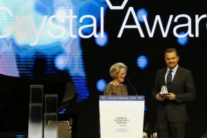 Ди Каприо дари 15 млн. долара за планетата, получи “Кристална награда” в Давос