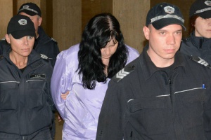 Отложиха делото срещу акушерката Емилия Ковачева